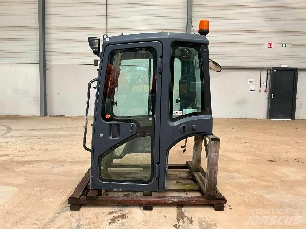 Kubota U 48-4 / U 55-4 キャビン及び内装
