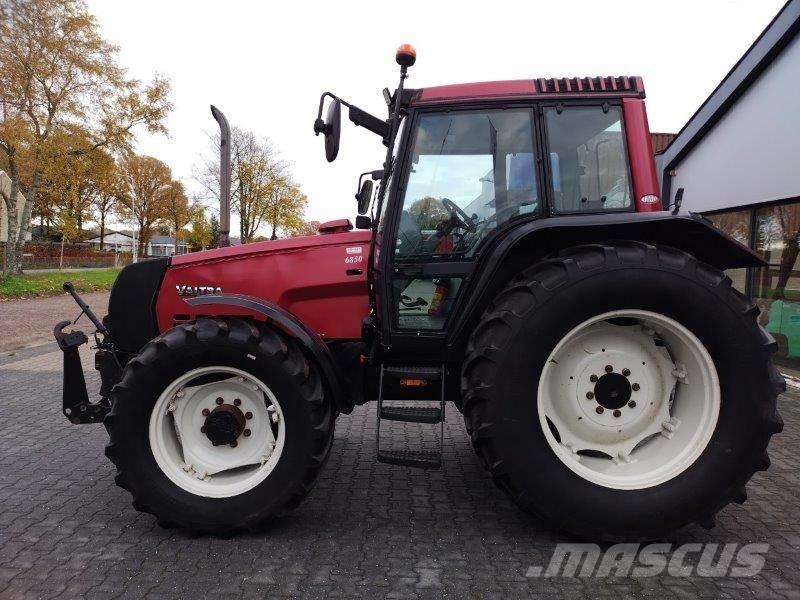 Valtra 6850 トラクター