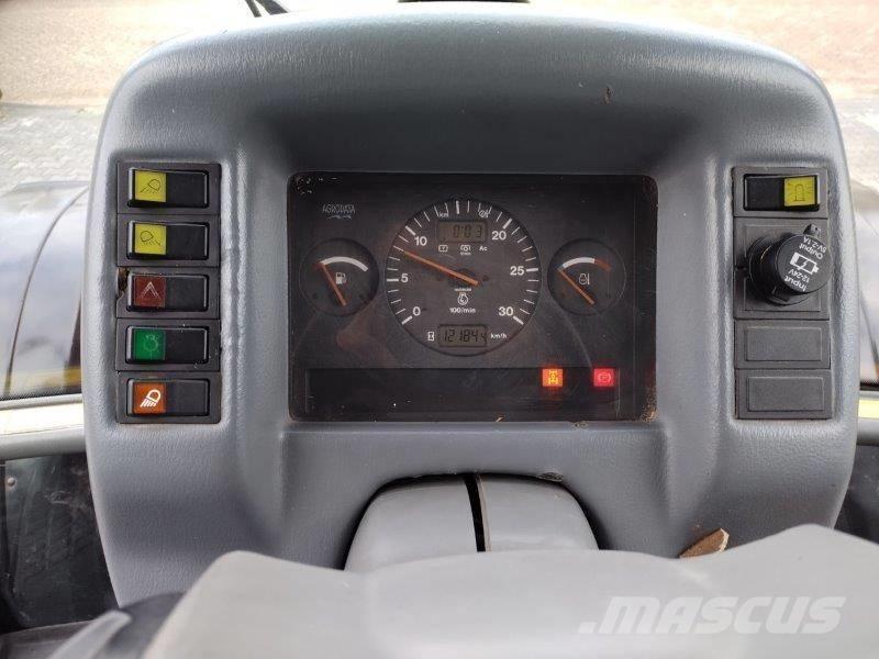 Valtra 6850 トラクター