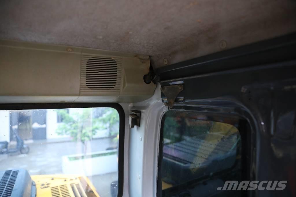 Komatsu PC 130-7 ミニ油圧ショベル 7t以下（ミニユンボ・ミニディガー）
