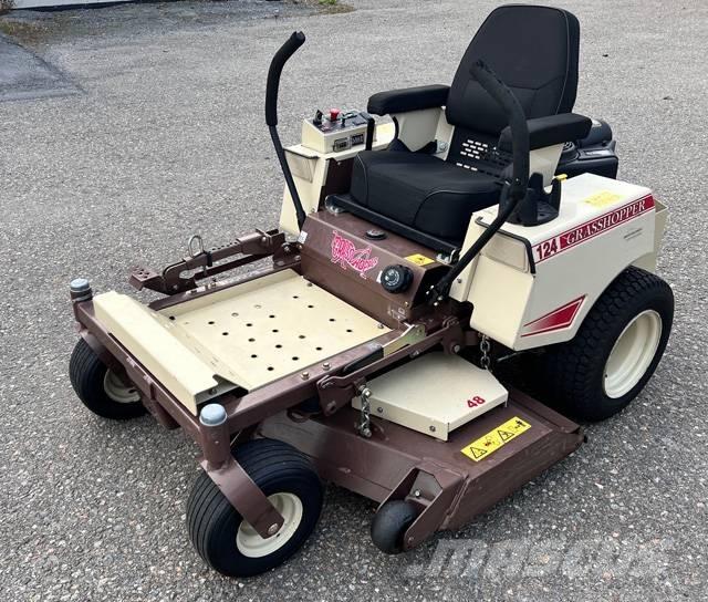 Grasshopper 124V/48R ゼロターンモア/芝刈り機