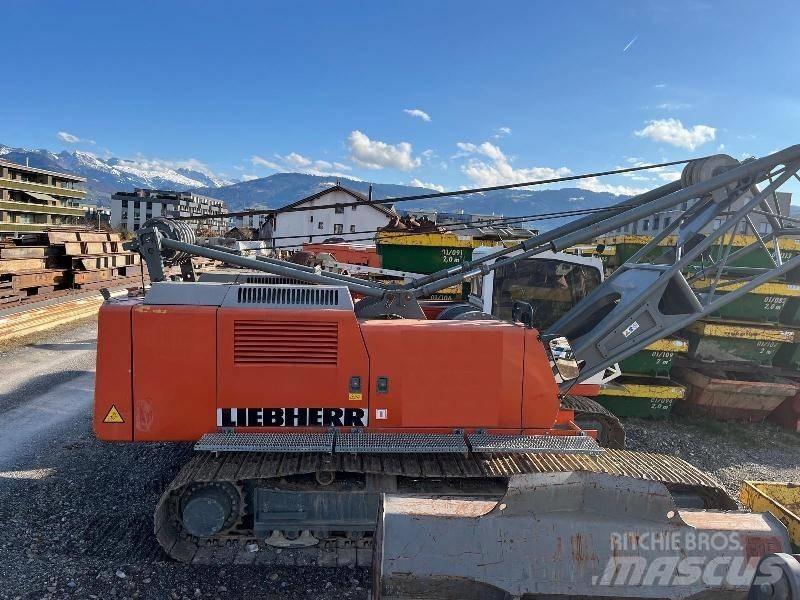 Liebherr HS 833 HD クローラクレーン