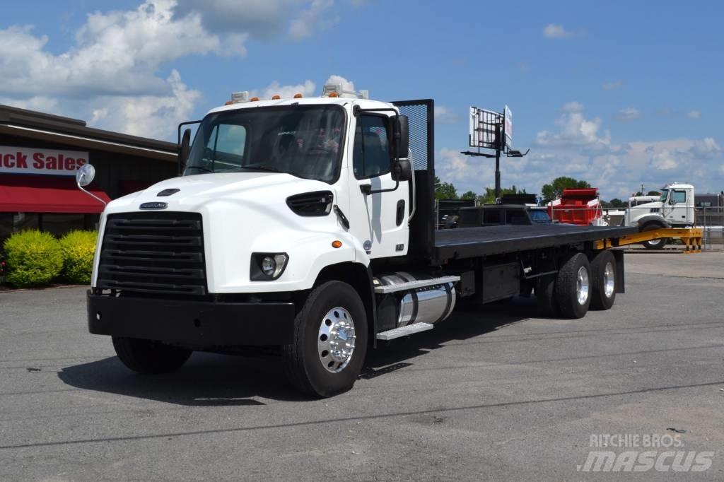 Freightliner 114SD 平ボディー