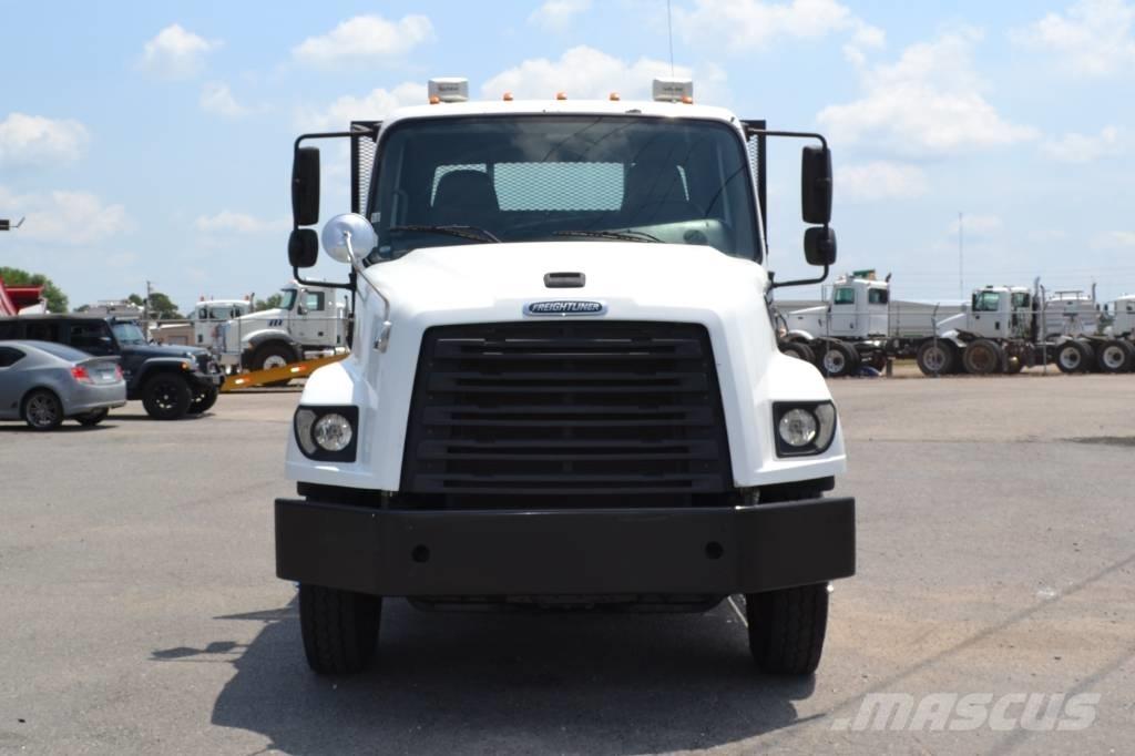 Freightliner 114SD 平ボディー