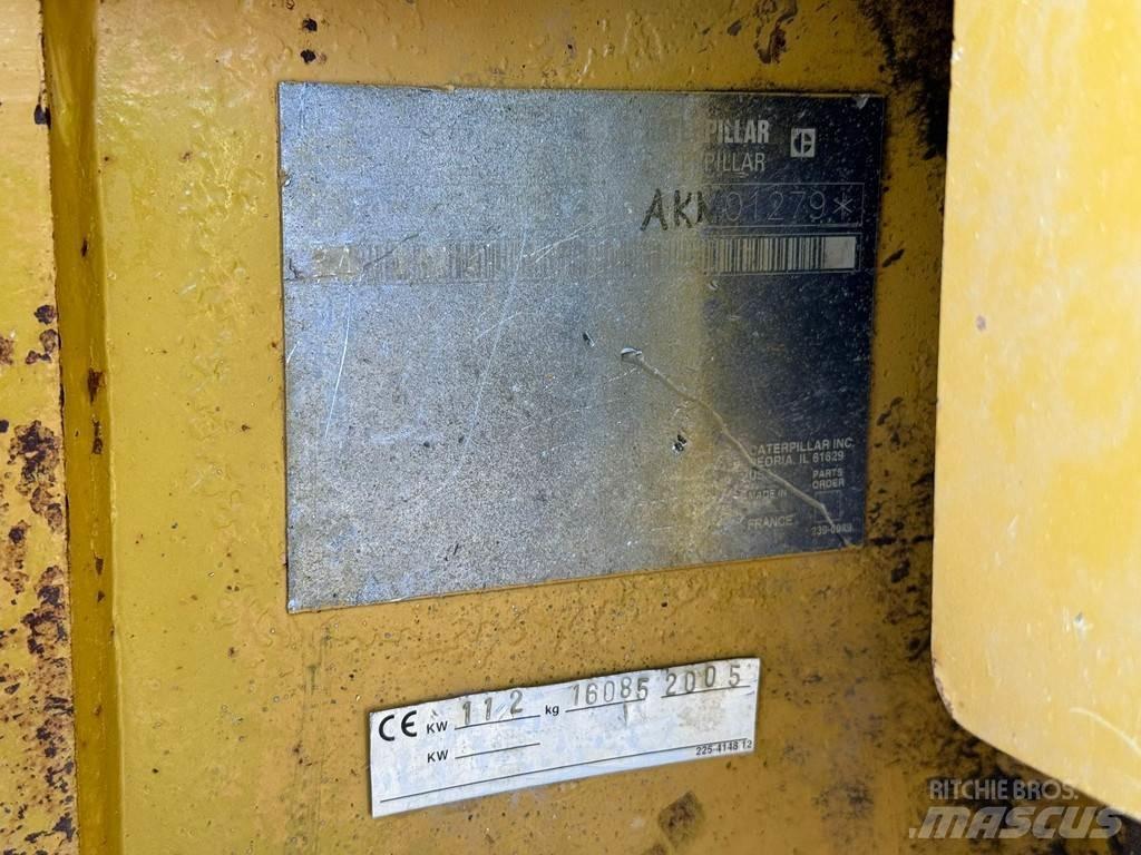 CAT D6N ブルドーザー
