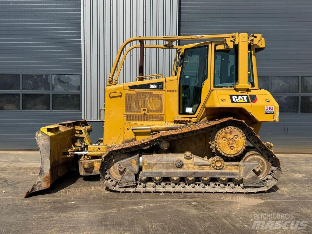 CAT D6N ブルドーザー
