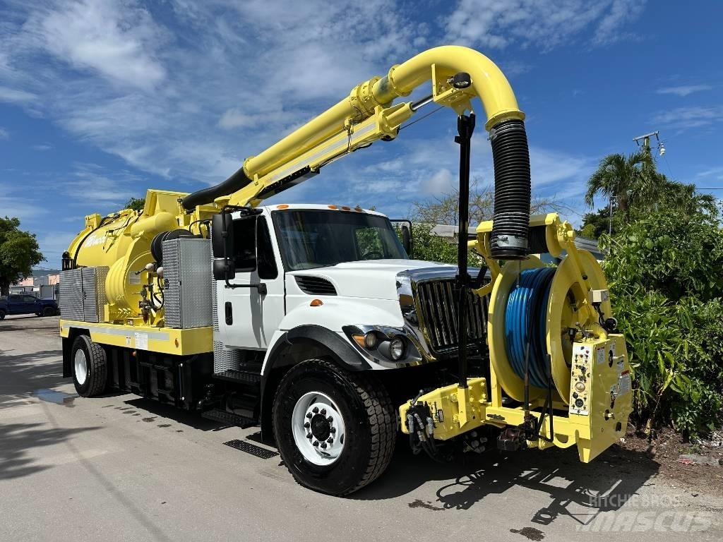 International 7400 コンバイン／バキュームトラック