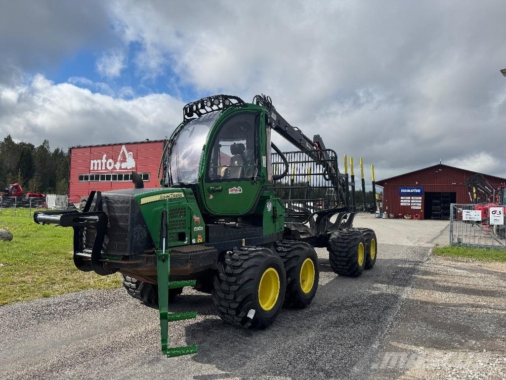 John Deere 810 E フォワーダー