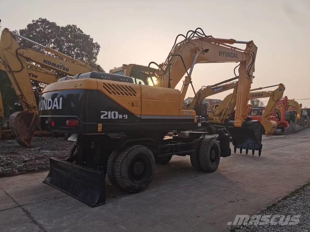 Hyundai R210W-7 ホイール式油圧ショベル（パワーショベル・ユンボ・バックホー）