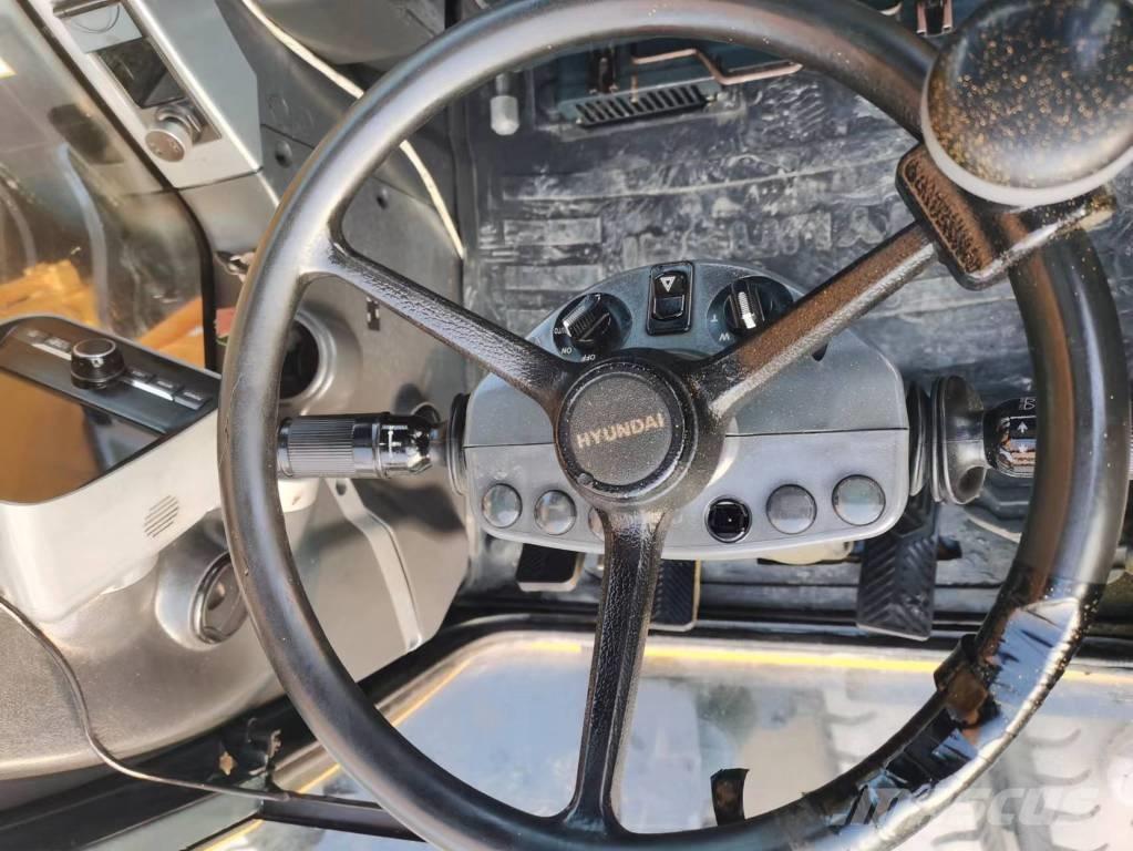 Hyundai R210W-7 ホイール式油圧ショベル（パワーショベル・ユンボ・バックホー）