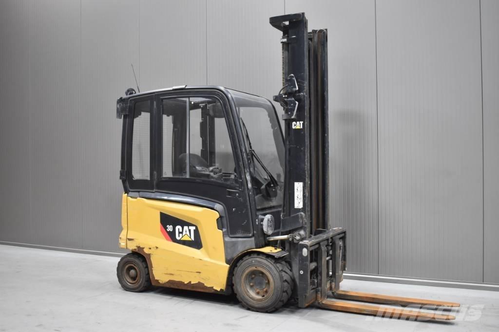 CAT EP 30 CN バッテリーフォークリフト