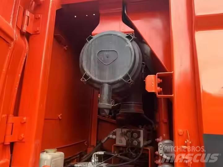 Doosan DX 225 LC 大型油圧ショベル12t以上（パワーショベル・ユンボ）