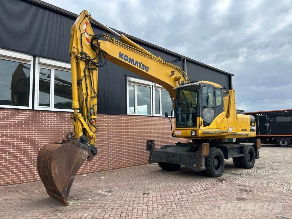 Komatsu PW200 ホイール式油圧ショベル（パワーショベル・ユンボ・バックホー）