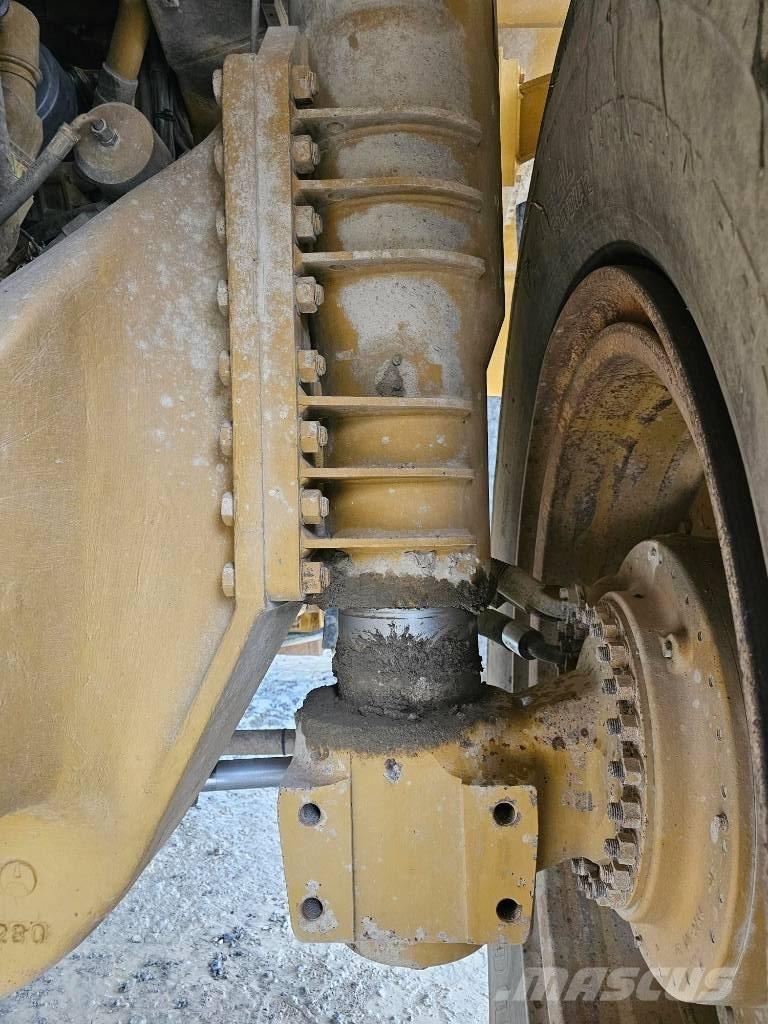 CAT 777 D リジットフレーム式ダンプトラック