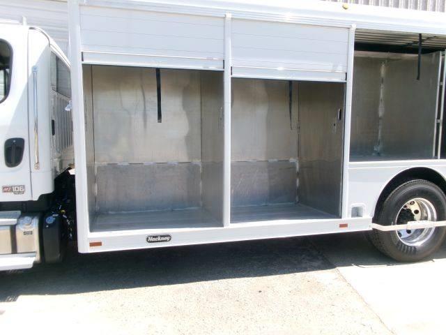 Freightliner M2 飲料運送車両