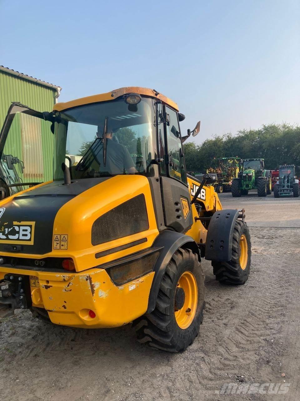 JCB TM 220 農業用テレハンドラー