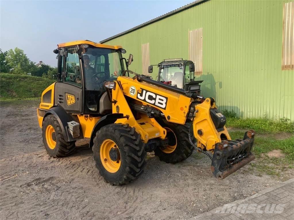 JCB TM 220 農業用テレハンドラー