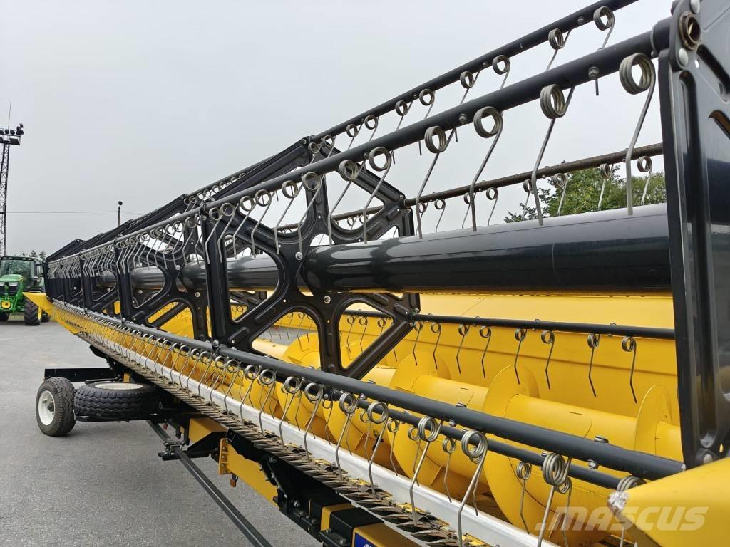 New Holland CX 8.90 コンバイン