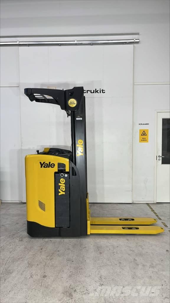 Yale MS 16 S 自走式スタッカー