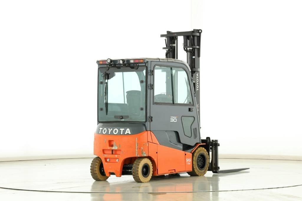 Toyota 8 FBMT 30 バッテリーフォークリフト