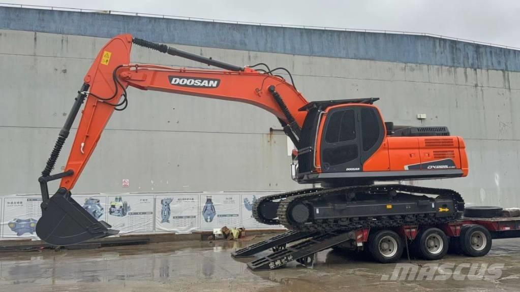 Doosan DX 225 LCA 大型油圧ショベル12t以上（パワーショベル・ユンボ）