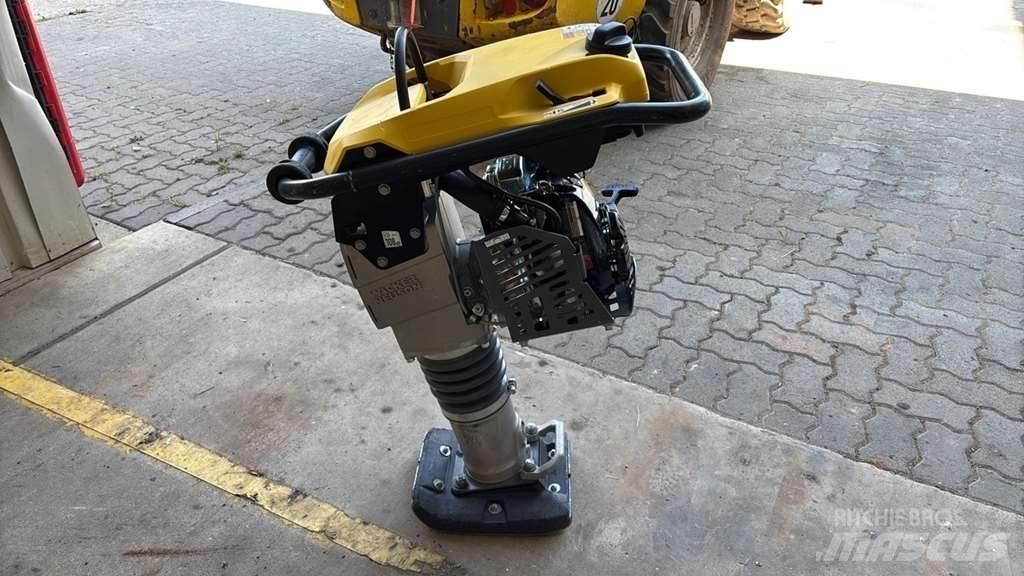 Wacker Neuson BS62 プレートコンパクター
