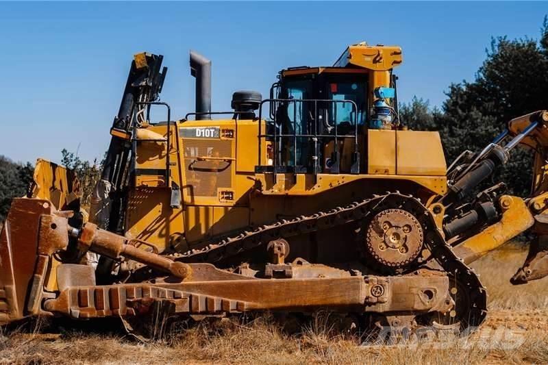 CAT D10T ブルドーザー