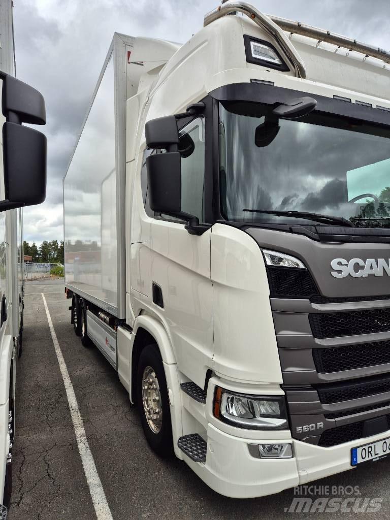 Scania 560R ボックスボディー、ウイング、箱車