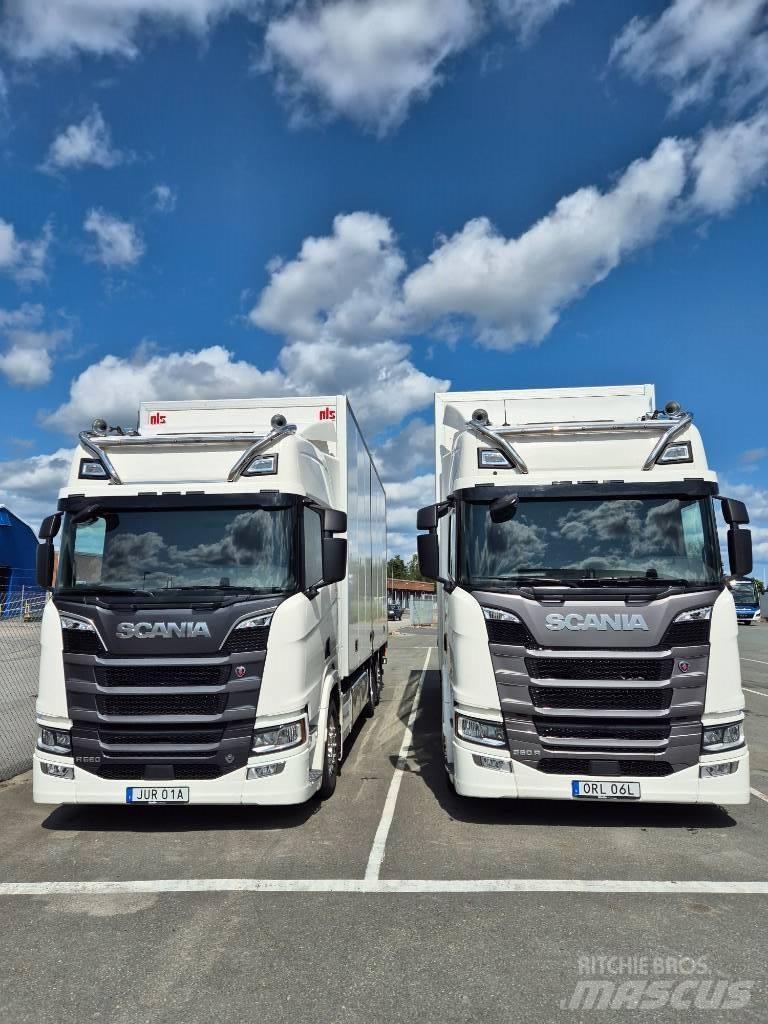 Scania 560R ボックスボディー、ウイング、箱車