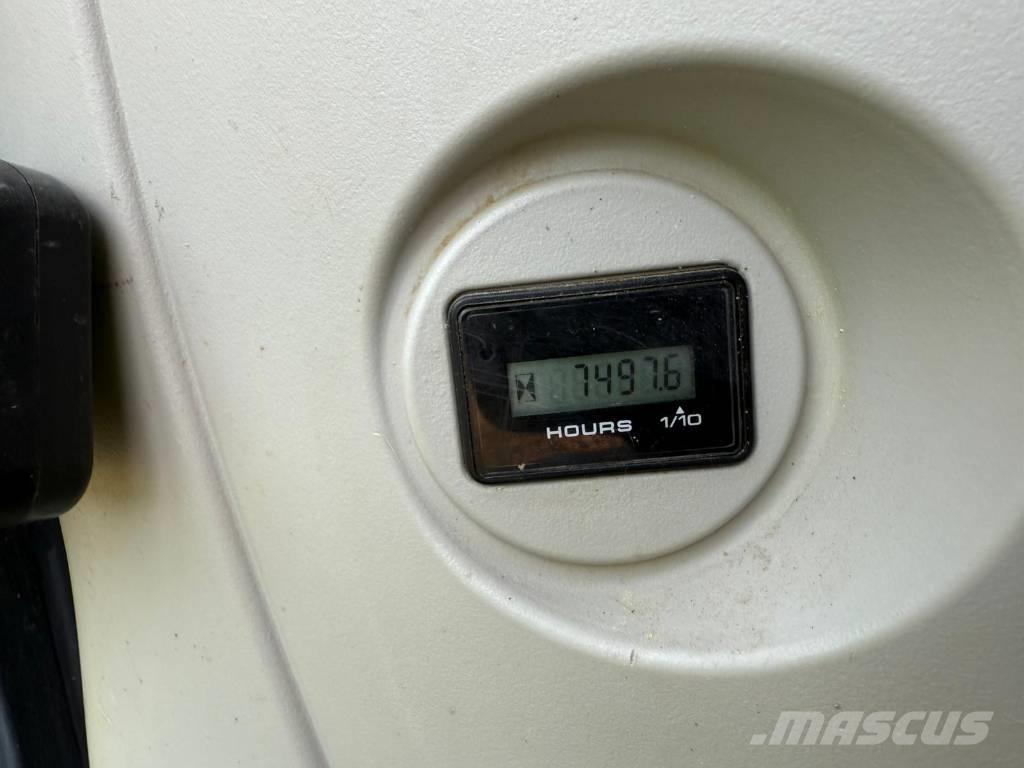Kobelco SK 210 LC 大型油圧ショベル12t以上（パワーショベル・ユンボ）