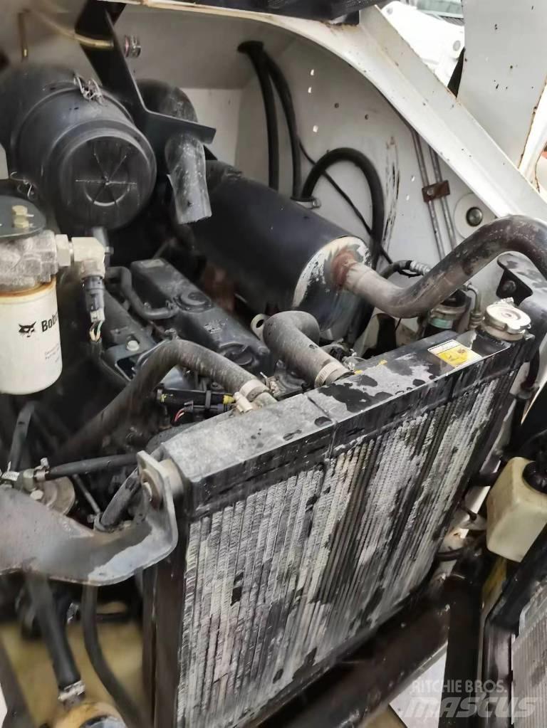 Bobcat S 250 スキッドステアローダー