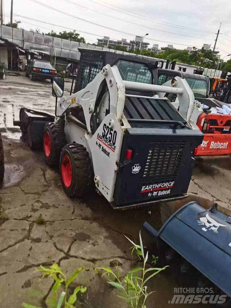 Bobcat S 250 スキッドステアローダー