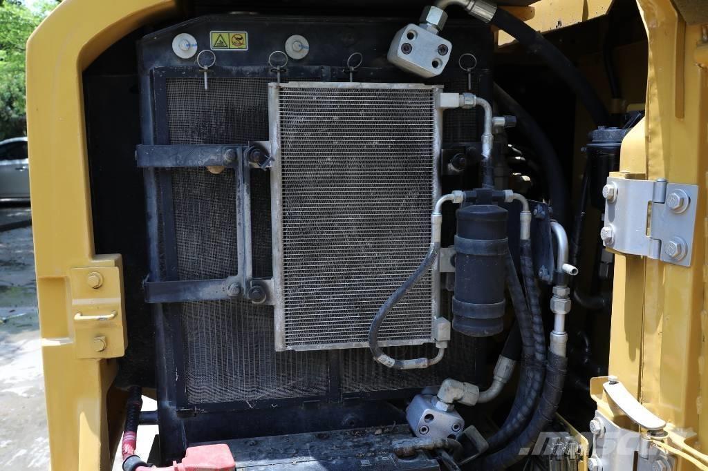 CAT 305.5E2 ミニ油圧ショベル 7t以下（ミニユンボ・ミニディガー）