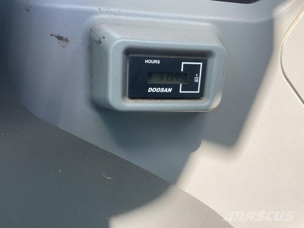 Doosan DX140LCR 大型油圧ショベル12t以上（パワーショベル・ユンボ）