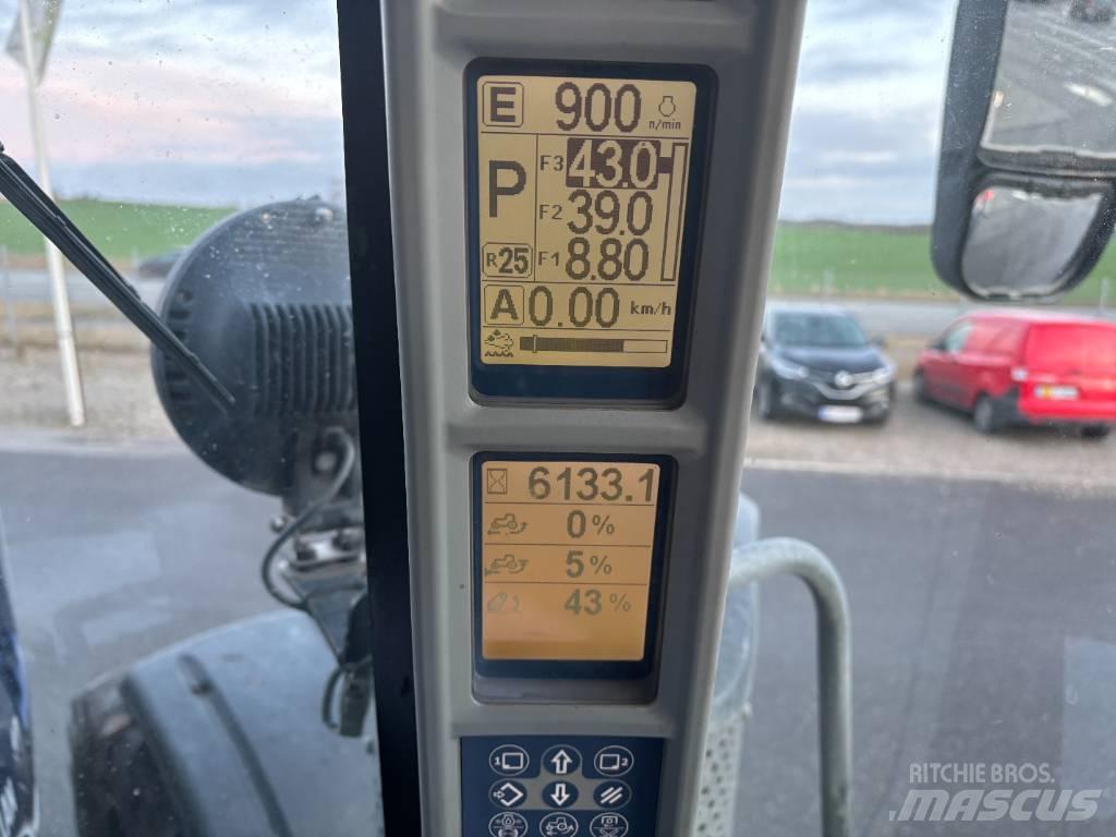 New Holland T 8.410 トラクター