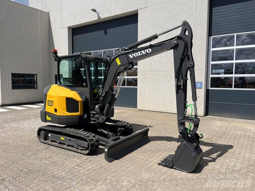 Volvo EC37F ミニ油圧ショベル 7t以下（ミニユンボ・ミニディガー）