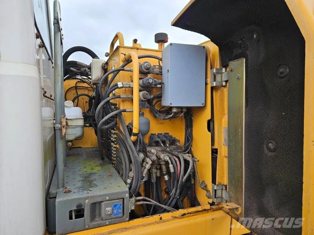 Liebherr A 314 ホイール式油圧ショベル（パワーショベル・ユンボ・バックホー）