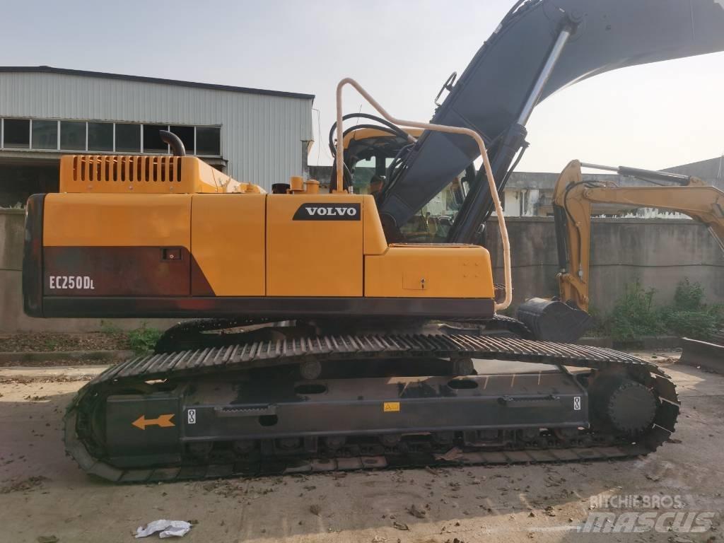 Volvo EC 250 D L 大型油圧ショベル12t以上（パワーショベル・ユンボ）