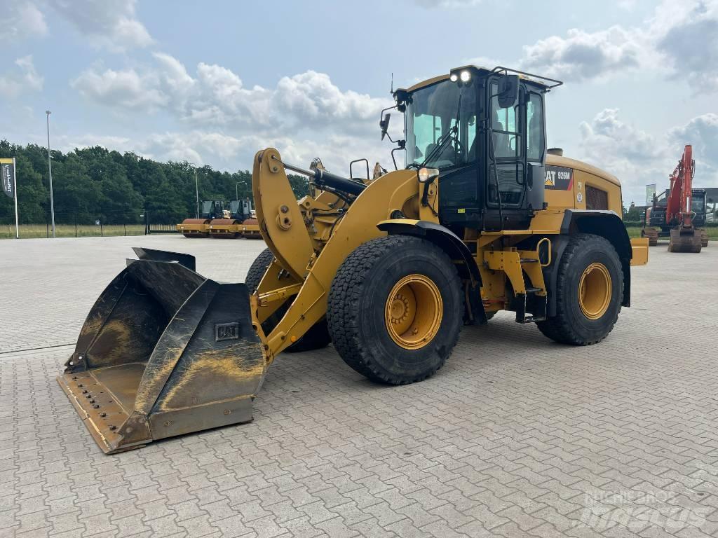 CAT 926M ホイールローダー・タイヤショベル