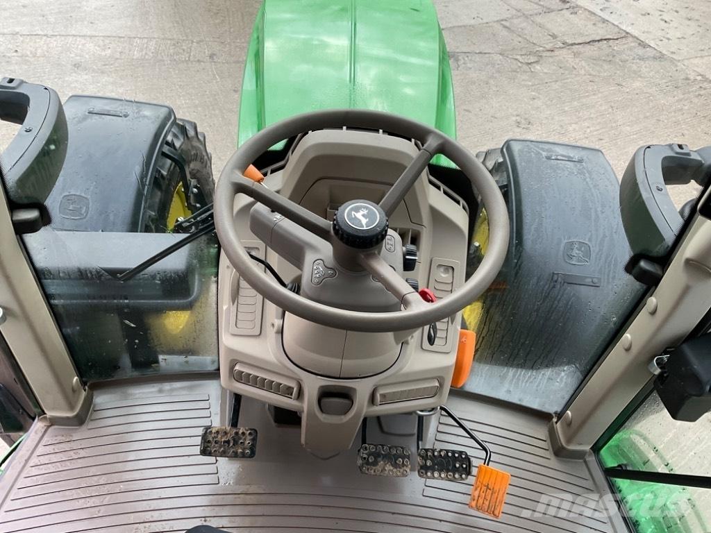 John Deere 6130 M トラクター