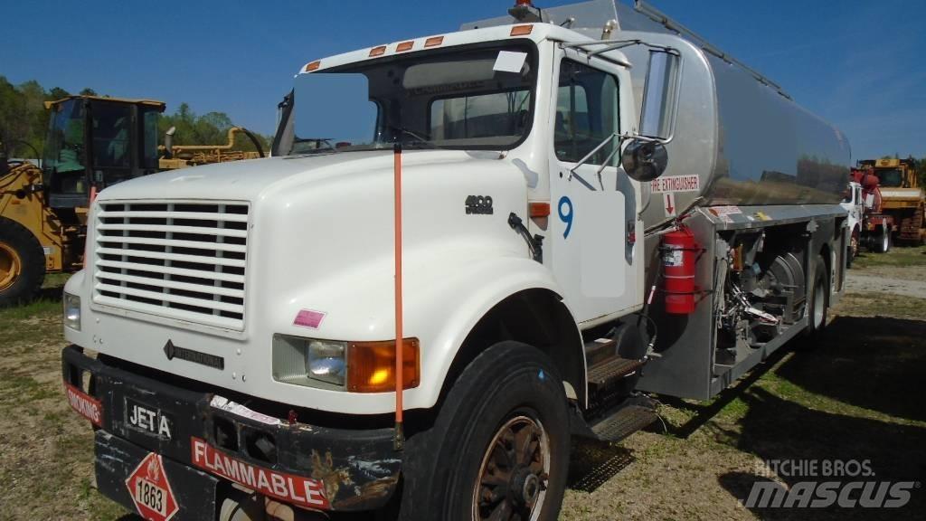 International 4900 タンカートラック