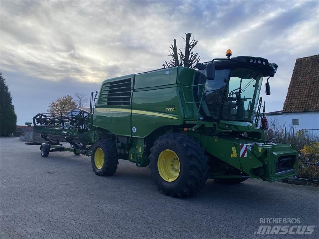 John Deere T550 コンバイン