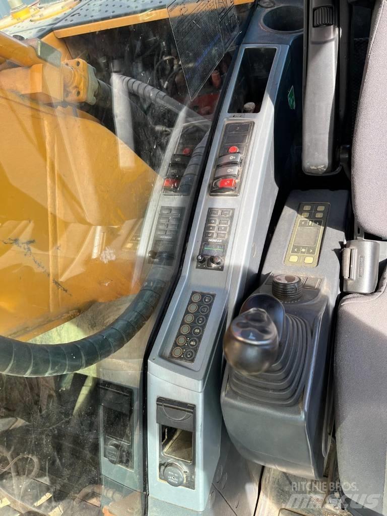 JCB JS 220 LC 大型油圧ショベル12t以上（パワーショベル・ユンボ）