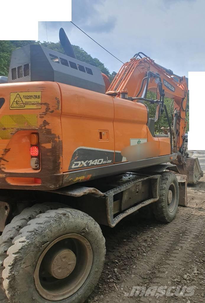 Doosan DX 140 W ホイール式油圧ショベル（パワーショベル・ユンボ・バックホー）