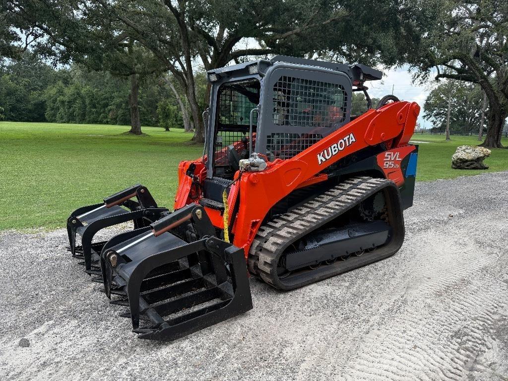 Kubota SVL 95-2 S スキッドステアローダー