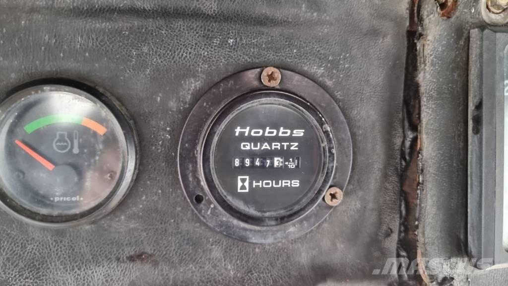 CAT Veekmas NY 15C モーターグレーダー