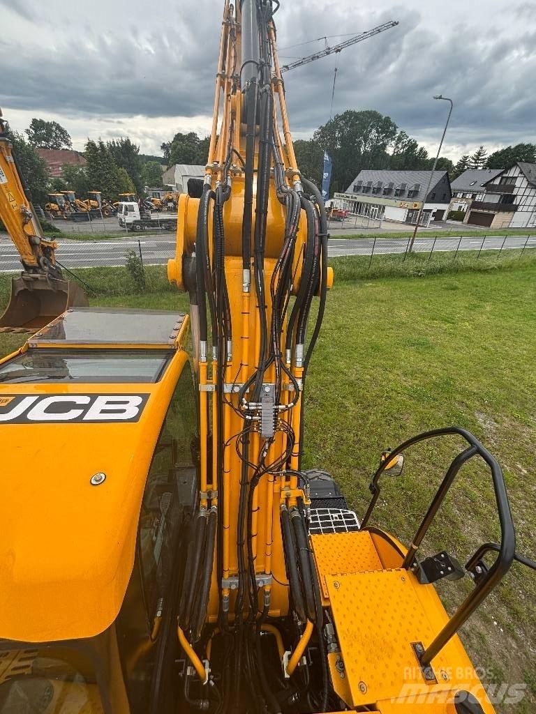 JCB JS 145 W ホイール式油圧ショベル（パワーショベル・ユンボ・バックホー）