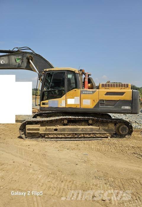 Volvo EC 300 D 大型油圧ショベル12t以上（パワーショベル・ユンボ）