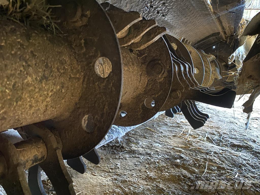 John Deere F 310 R 牽引式モア/芝刈り機