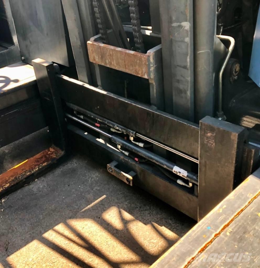 Combilift C4000 サイドローダー
